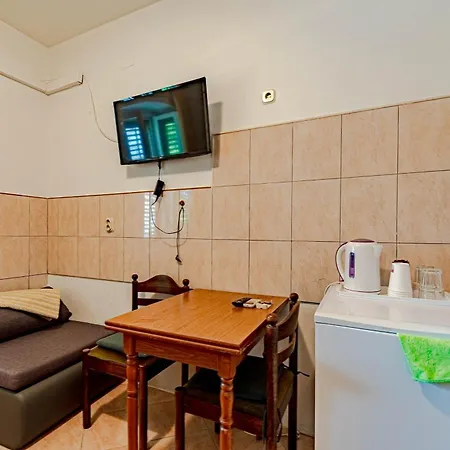 And With Wifi - 13678 Guest house