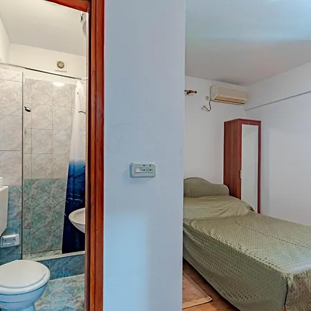 And With Wifi - 13678 Guest house