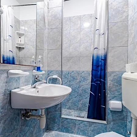 And With Wifi - 13678 Pensión 3*